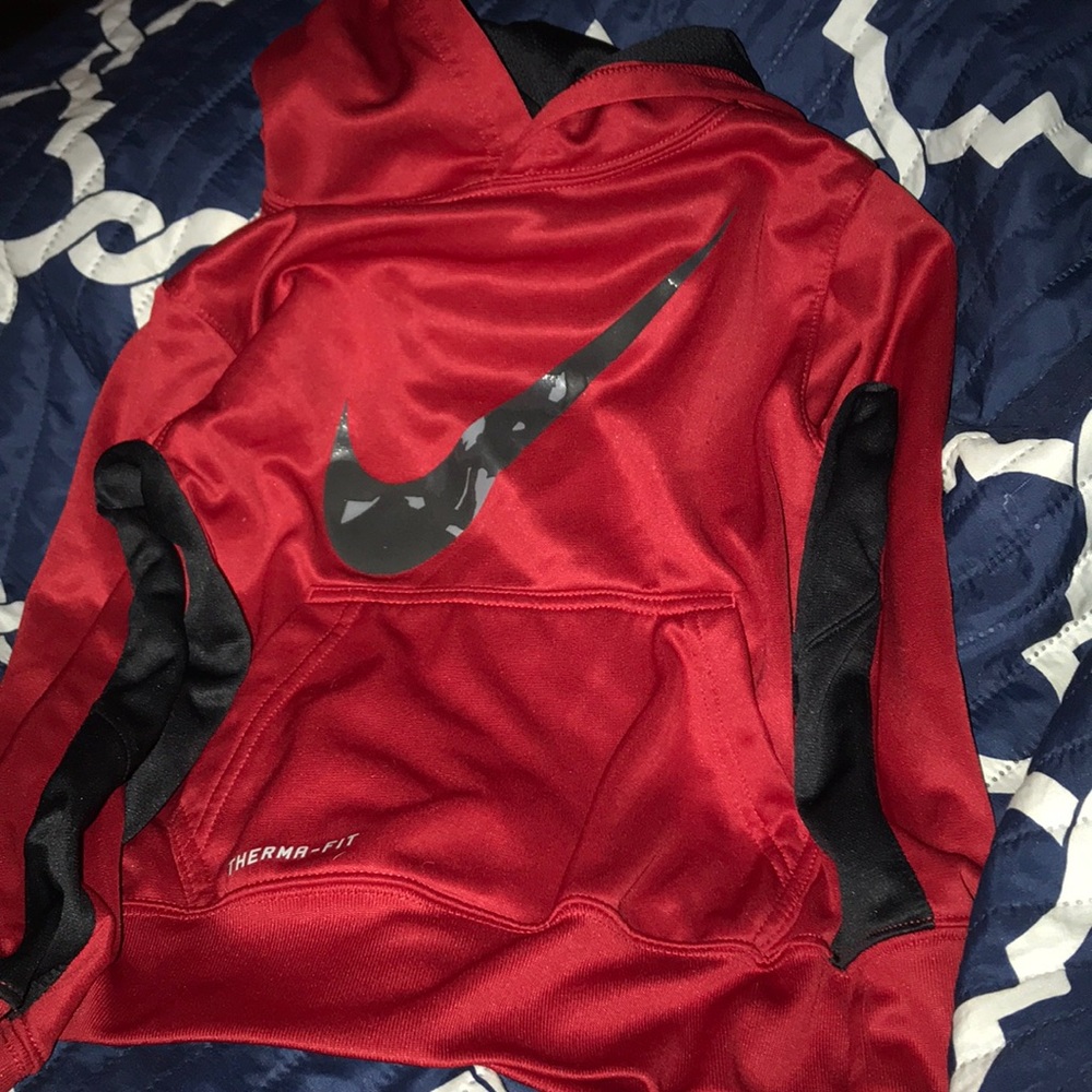 NIKE THERMA-FIT HOODIE kid’s xs. EUC